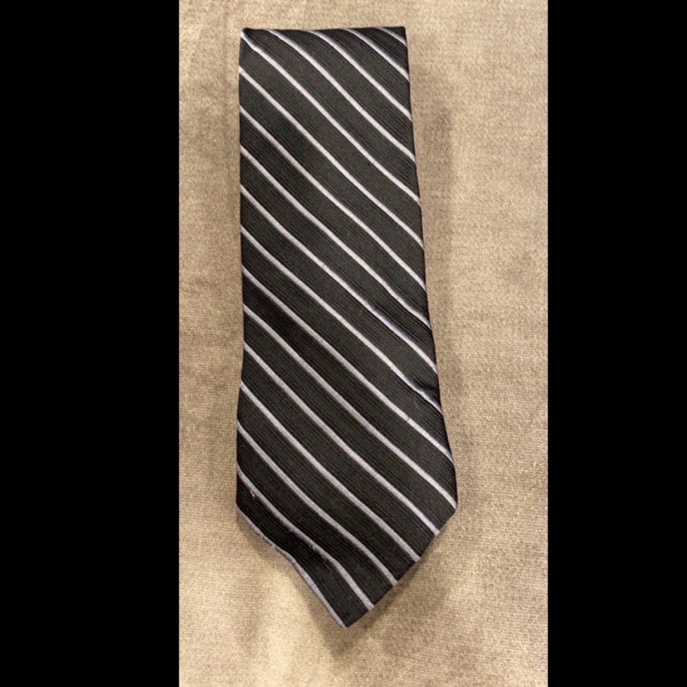 Club Room men’s silk tie.